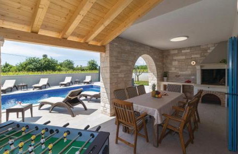 Awesome Home In Radeki Polje With Sauna - Foto 2