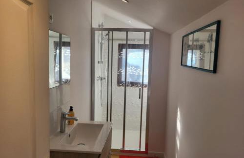 La Maison du Donjon - Gites de 8 personnes, parking privé avec jardin terrasse - Foto 63