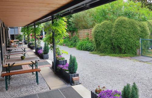 APARTMENTHAUS "AM KORNFELD" - 10 Gästewohnungen mit 1-3 Schlafzimmern, 40 Betten, Raucherbalkon, Reinigungs- & Wäscheservice, Grillgarten, Parkplatz - Foto 15