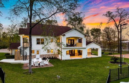 The LUX at West Event & Stay, Pool, Golf & Pickle - Foto 5