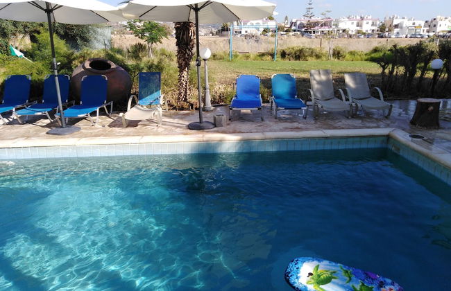 Lovely six Bedroom Villa in Coral Bay - Photo 55