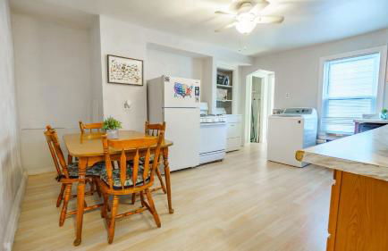 3 BR Southside Pad - Sleeps 8 - Amazing Location - Foto 6