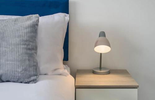 Spacious 4Bed Home, Sleeps 10, Pool Table, Parking, Perfect For Groups - Foto 7