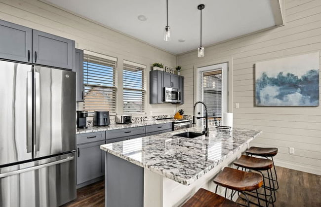 NEW Lake View Indoor Pool Sleeps 14 Hot Tub - Foto 6