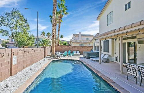 Stunning 4BR Getaway w Pool, Hot Tub, & Firepit - Foto 24