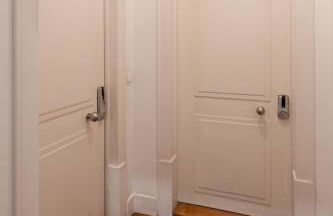 Chic 1-Bedroom in Cais do Sodré - Modern and Central - Photo 13