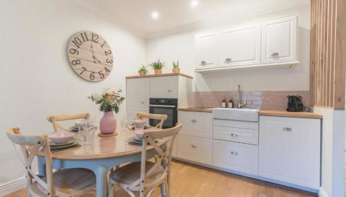 T3 rénové 10min gare Part dieu - Quartier typique - Foto 2, stove, dishwasher, pet friendly, minibar