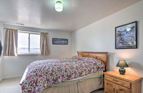 Pet-Friendly Aurora House with Mountain Views! - Photo 16