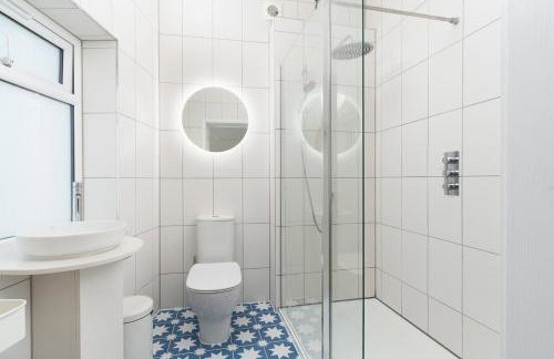 Stunning new 4 bed Penzance town Loft with parking - Foto 21