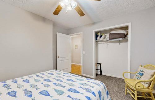 1 Mi to Pickwick Lake! Tranquil Wooded Cabin - Foto 8