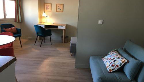 Au cœur du vieux Toulon au calme appartement rénové climatisé confortable étage élevé avec ascenseur proche parking et toutes commodités - Foto 3