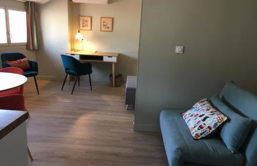 Au cœur du vieux Toulon au calme appartement rénové climatisé confortable étage élevé avec ascenseur proche parking et toutes commodités - Foto 3