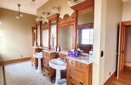 Luxury Bayfront Oasis with Private Beach Access, Near Tulalip Casino and Outlets! - Foto 18