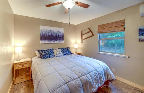 Clayton Cabin with Wraparound Deck Steps to Lake! - Foto 13