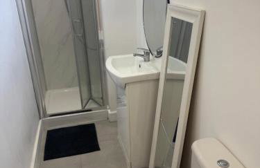 Epsom High Street Apartment 9 - Photo 9