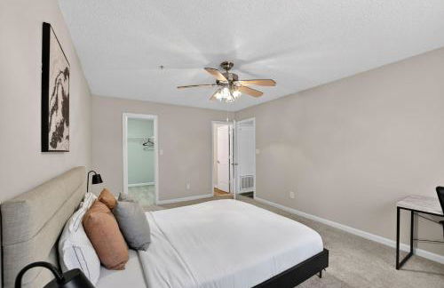 Stylish 2BR2BA with room to unwind - Foto 1