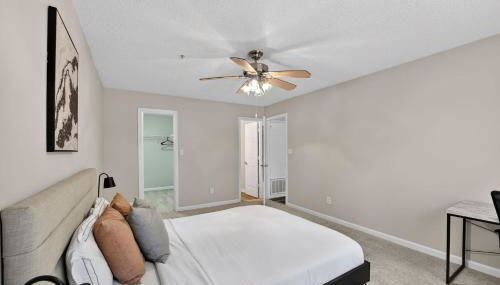 Stylish 2BR2BA with room to unwind - Foto 1