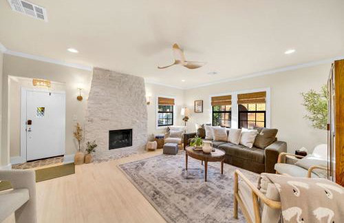 Fully Restored cottage, AMAZING game room, hot tub - Foto 43