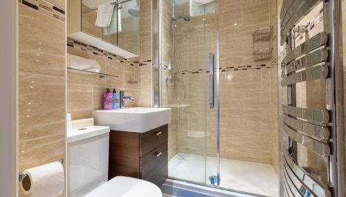 Shenley House- Premium Stay, Private Parking for multiple cars, Sleeps 6, 2 Bedroom, 2 Ensuites, Central MK - Foto 5