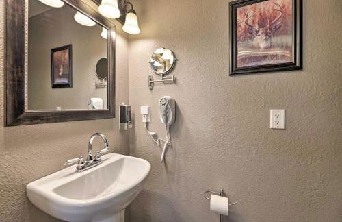 Centennial Cabin with Hot Tub, Sauna and Pool Table! - Foto 23