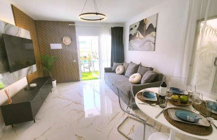 New Modern Apartment close to the Beach - Photo 15