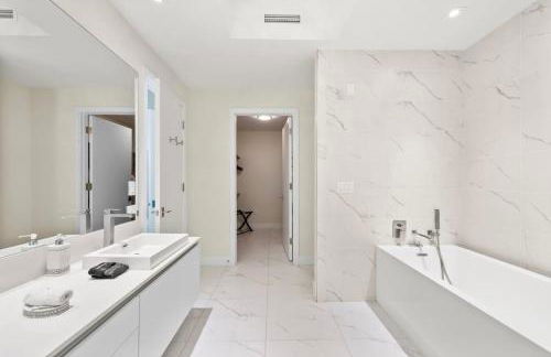 2BR 2.5 BA Modern Oceanview Condo at Amrit Resort) - Foto 23