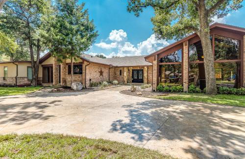 DFW Large Vacation Retreat with Private Pool and Hot Tub - Foto 18
