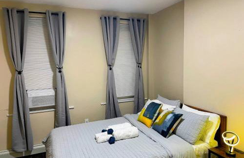 Cozy 2BR Brick Haven! Near light rail! 35m to NYC - Foto 8