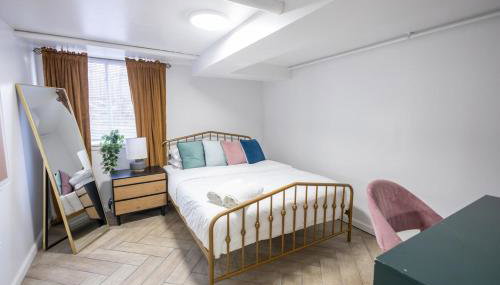 Retro 2 bedroom basement APT with free street parking - Foto 3