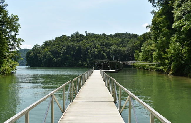 Tree Top Lodge - Gorgeous Lake Cabin With Hot Tub & Magnificent Views Of Forests And Mountains! 3 Bedroom Cabin by Redawning - Foto 36