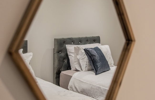 BV Comfy Spacious 3 Bedroom House At Tatton Street Manchester - Foto 6