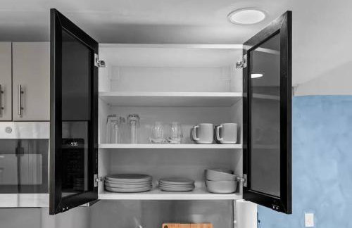 Boutique Studio Hideaway Near Forest Park - Photo 28