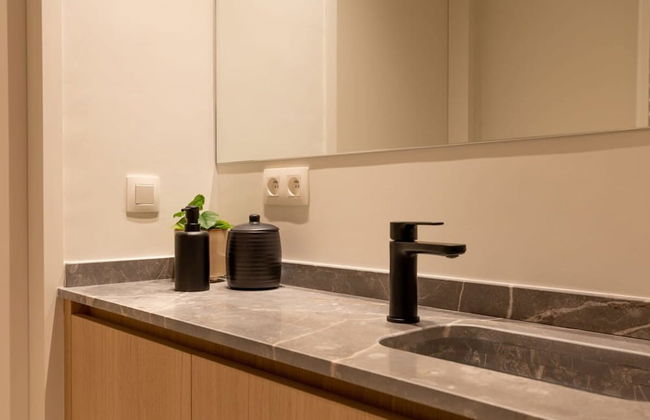 Stunning Apartment on top Location With Parking - Foto 29