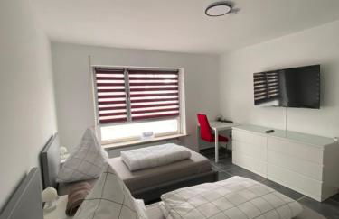 Moderne 2 Zimmer Wohnung Küche und Bad im Zentrum - Photo 4