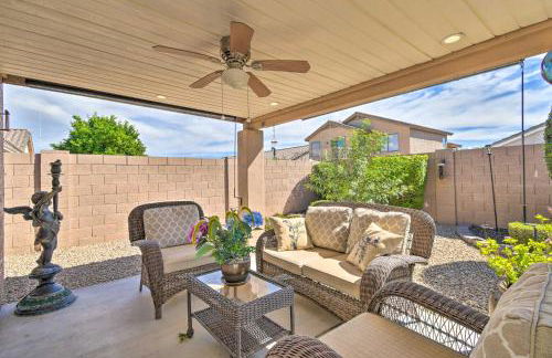 Patio and Grilling Station Family Home in Glendale - Foto 33