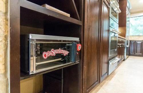 DFW Large Vacation Retreat with Private Pool and Hot Tub - Foto 22