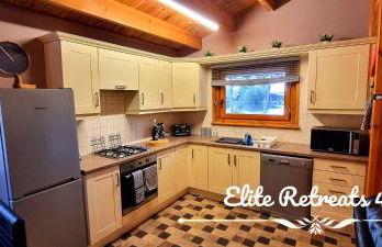 Elite Retreats 4U Lakeside Hot Tub Log Cabin with the fishing peg at Tattershall Lakes Park - Foto 19