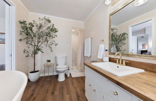 Beautiful Condo - King Bed - Free Waffle Breakfast - Foto 15