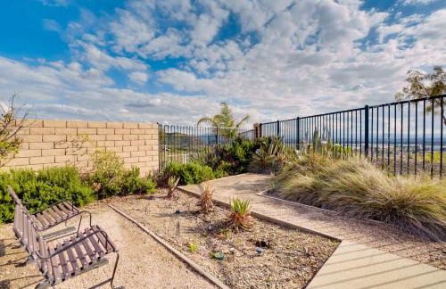 Single-Story San Bernardino Home with Valley Views! - Foto 1