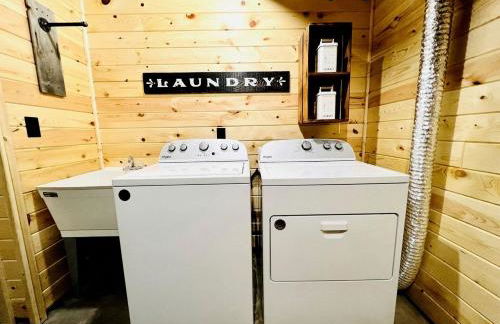 Outstanding Retreat with Dock, Game Space and Lake Views in Wisconsin - Foto 67