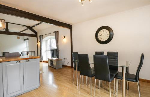 Coach House - Photo 11