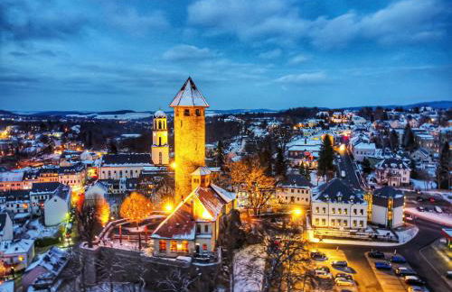 5 Sterne Ferienwohnung Schlossplatz - Sachsen Vogtland Erzgebirge 6 Personen 3 SZ Sauna Kamin - Foto 3