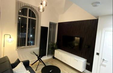 The Hughenden Home - Spacious 2BR Duplex with 2 Bathrooms & Free Secure Underground Parking in Central High Wycombe HP13, Sleeps 7 - Foto 13