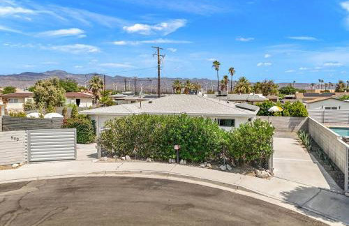 Whimsical Oasis Retreat by Rather Be Properties - Foto 11