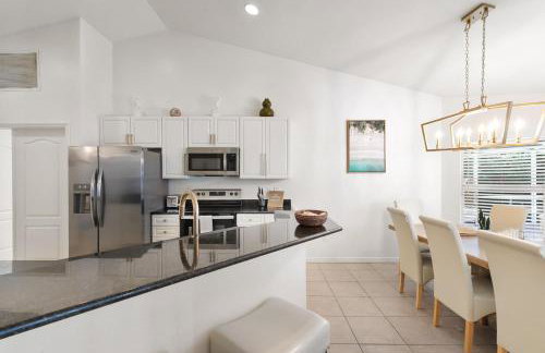 Beautifully-furnished Naples Home l Pool l Hot Tub - Foto 6