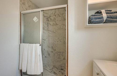 Quaint Concord Home with Covered Porch Near Hiking - Foto 16