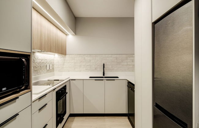 Cape Towns Charming Seaside Avaya Apartment - Photo 8