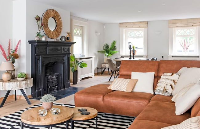 Majestic Villa With Pool and Sauna - Photo 28