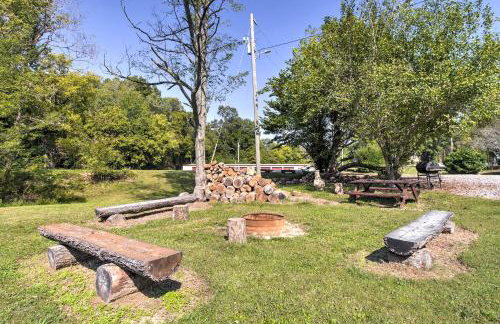 Vintage House with Fire Pit Less Than 6 Mi To Kentucky Lake! - Foto 21