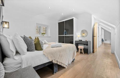 The Oak Sty - 2 Bed Countryside Cottage Escape in Durley with Hot Tub, Unique rural retreat, Private Parking, Sleeps 4 & Pet friendly - By Blue Puffin Stays - Photo 13